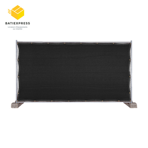 Le Filet pour Clôture de chantier, de couleur noire, est un équipement de chantier qui vous permet d’habiller vos clôtures grillagées et devient ainsi une excellente solution pour occulter vos chantiers