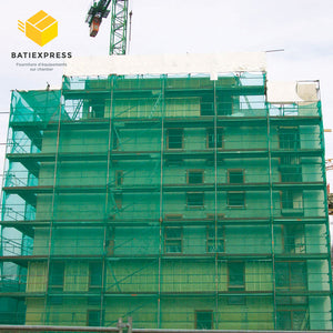 Filet Echafaudage Batiexpress. Equipement de chantier servant à réduire les risques de chutes de débris et d'outils lors de travaux en hauteur.