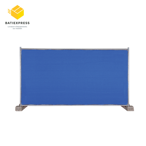 Le Filet pour Clôture de chantier, de couleur bleue, est un équipement de chantier qui vous permet d’habiller vos clôtures grillagées et devient ainsi une excellente solution pour occulter vos chantiers